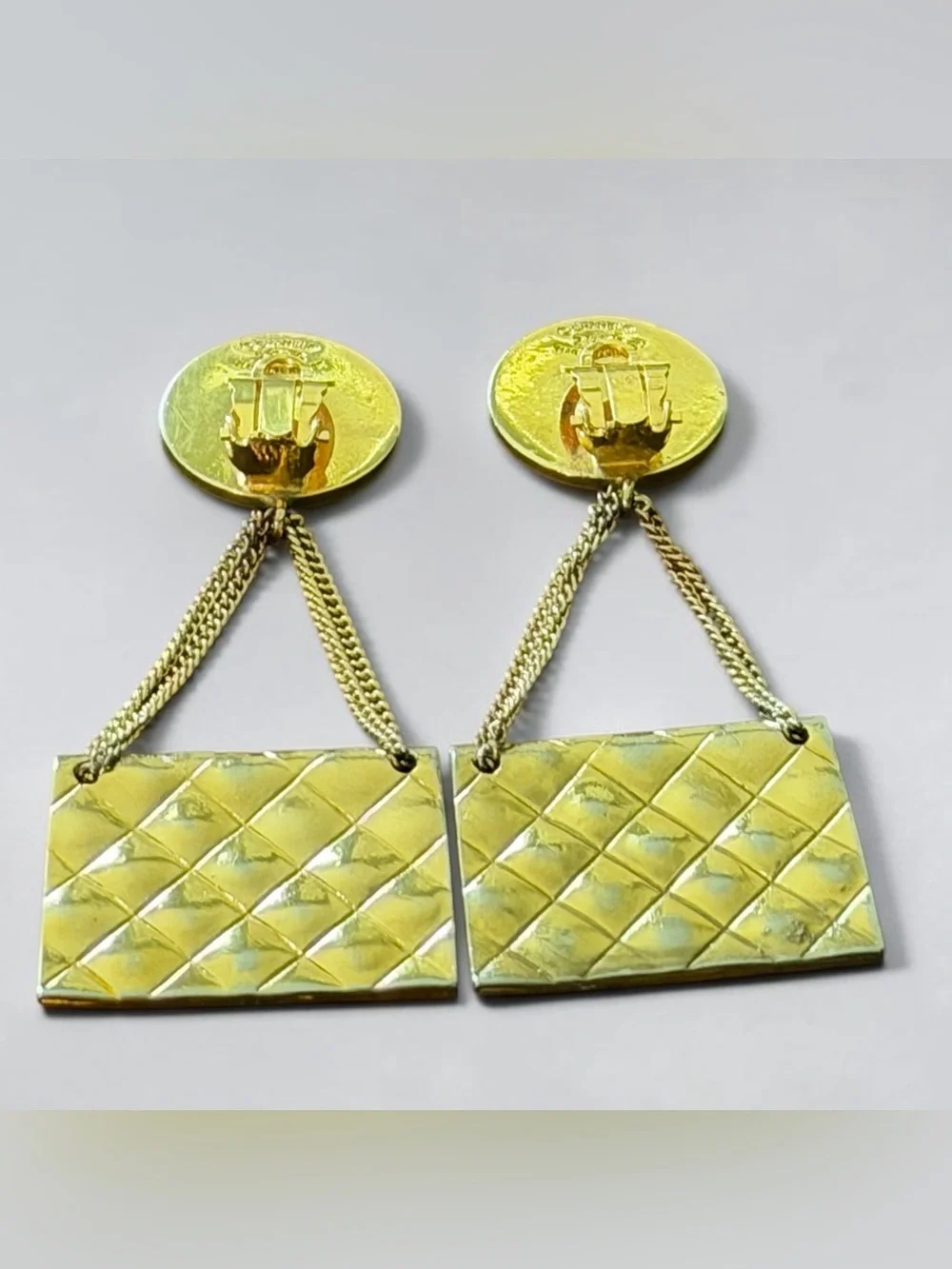 Vintage Chanel Classic Flap Bag Dangle Medallion Clip-On Earrings Gold